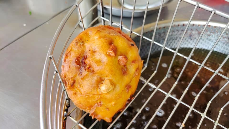 介壽市場有一灘阿婆虫弟餅,要排隊才能買到的南竿必吃美食