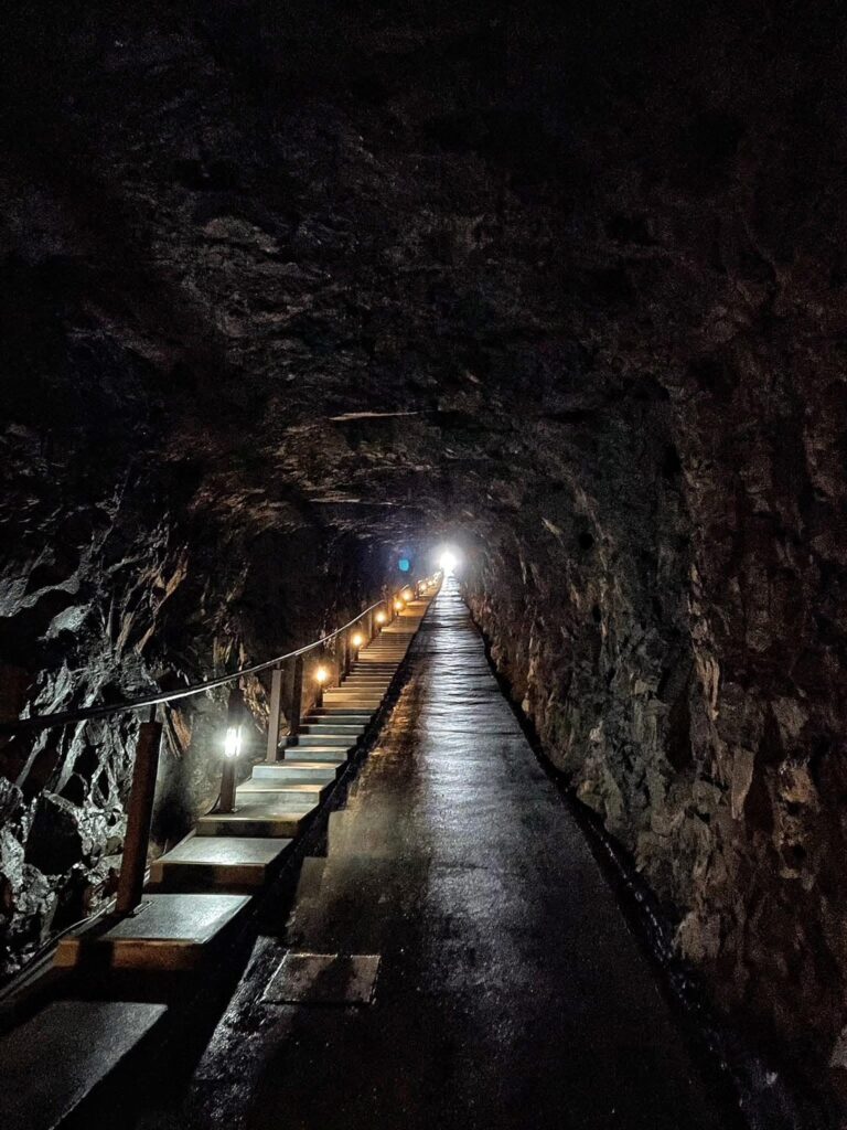 安東坑道