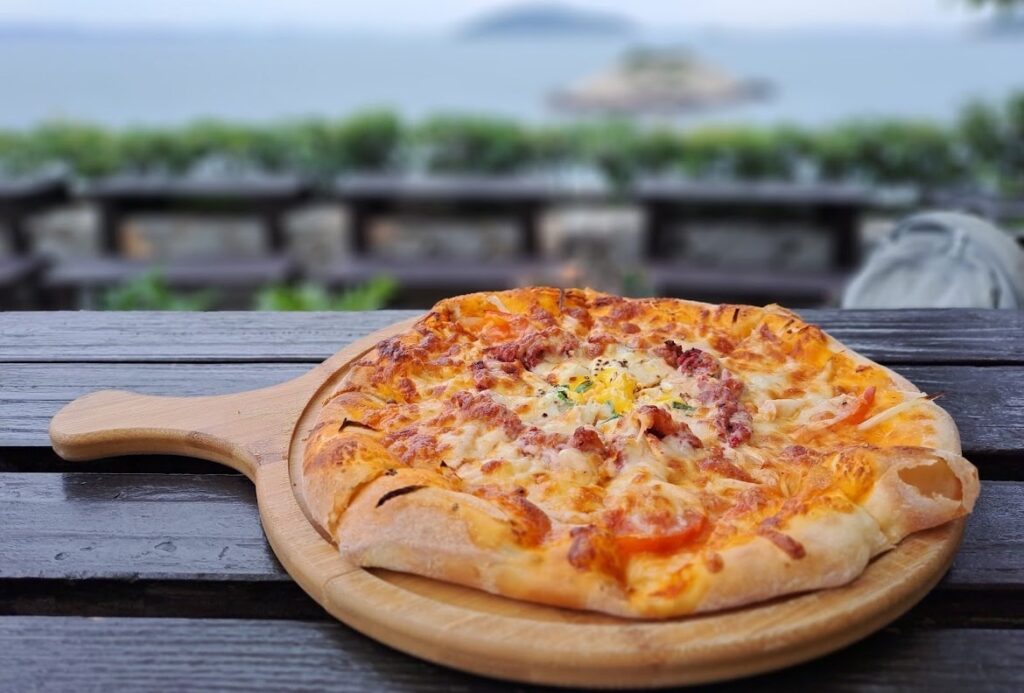 芹壁老酒蛋披薩