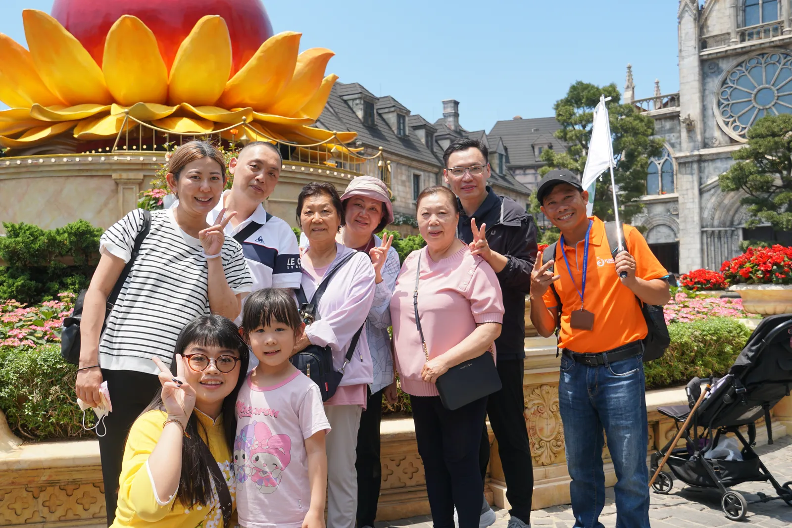 第一次帶爸媽和小孩去峴港的三代家庭旅行合照