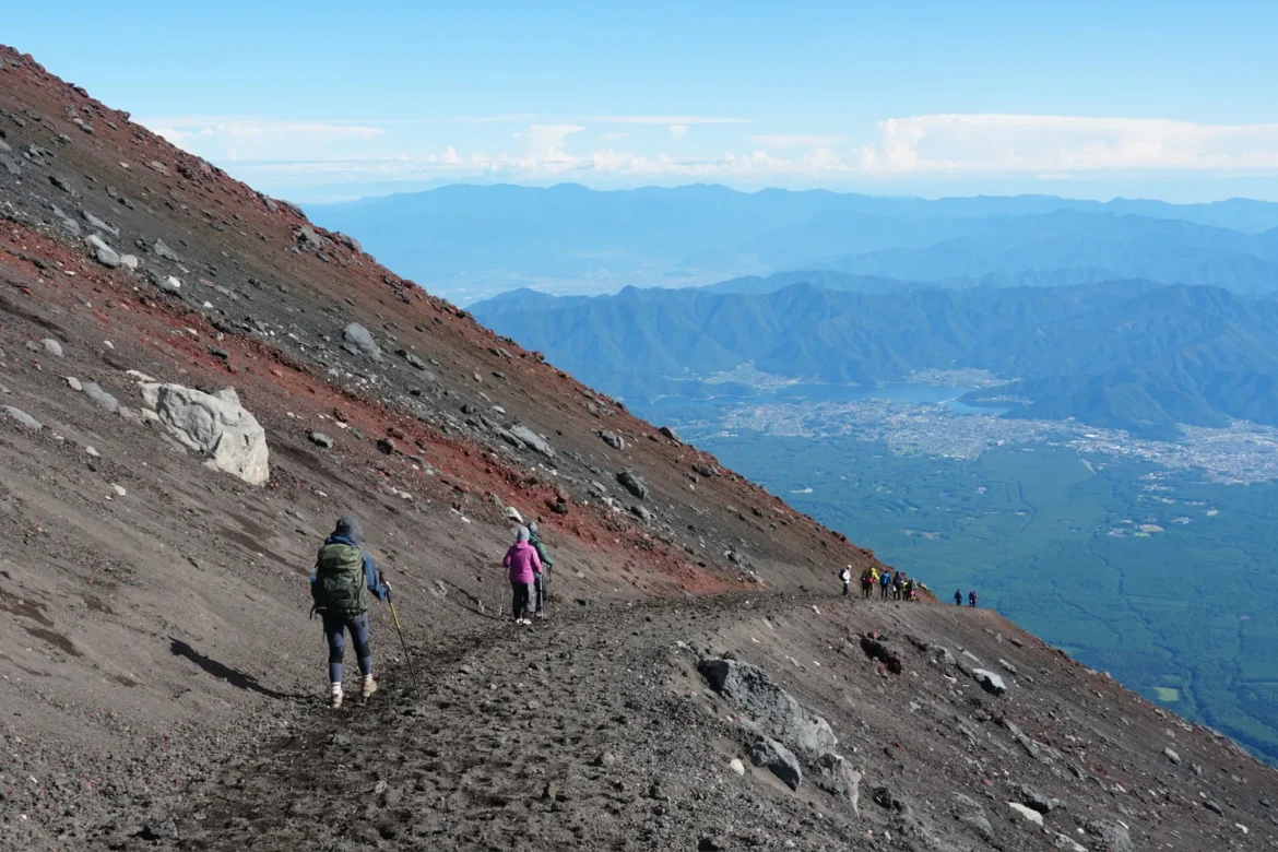 富士山山屋怎麼訂？自己搶山屋 vs 參加登山團差在哪？