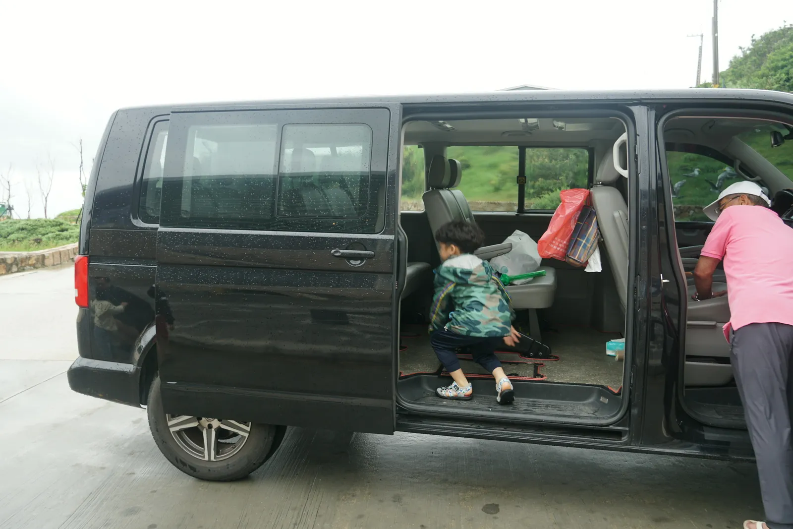 馬祖6至8人小團使用專車接送小孩與家庭旅客