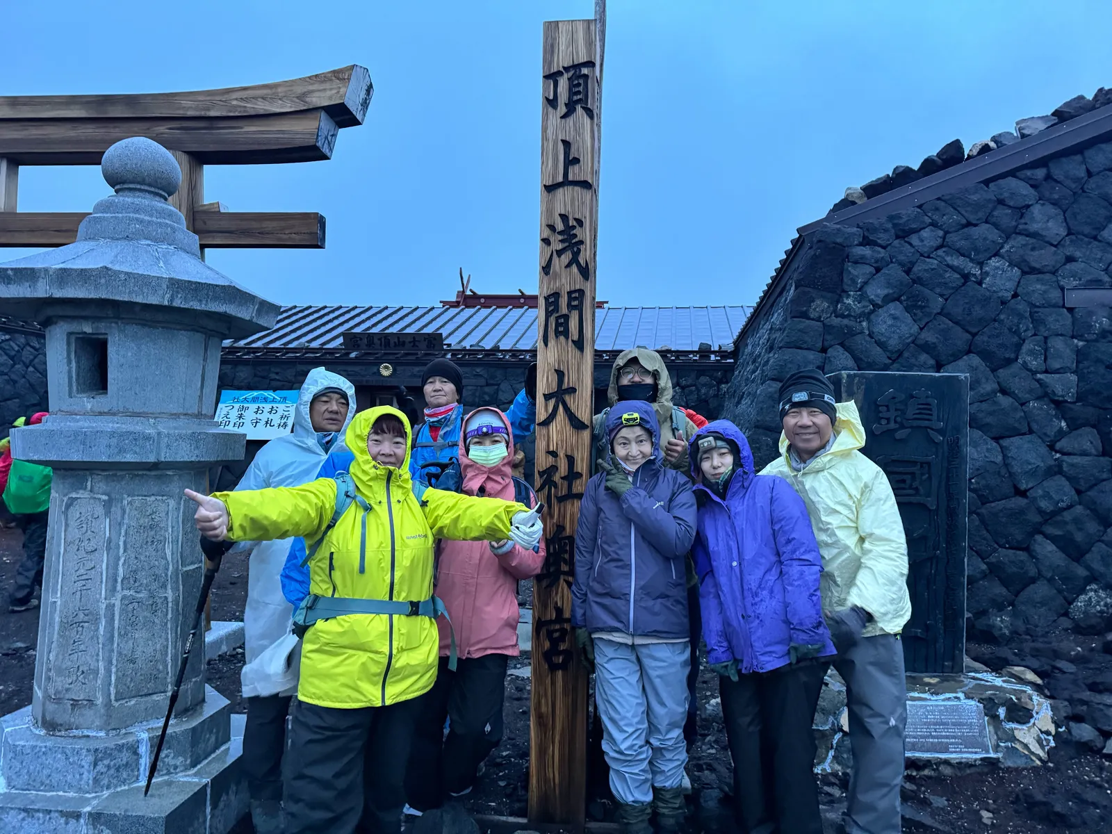 富士山山頂神社與山頂設施實際景象