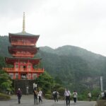 那智山青岸渡寺三重塔與後方山景