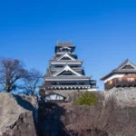 藍天下的熊本城天守與石垣