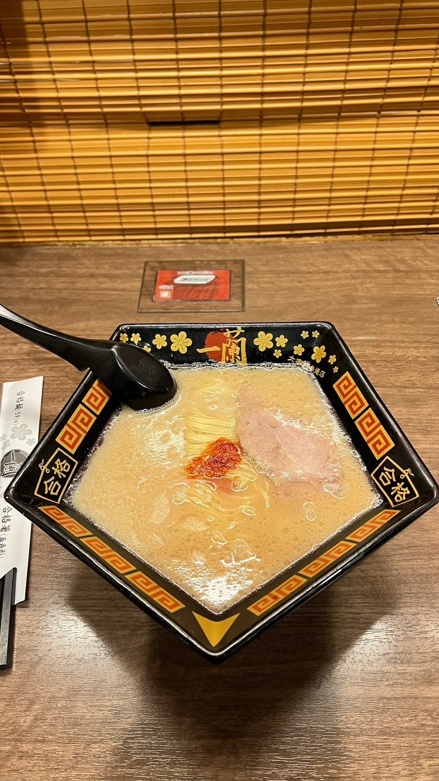 五角形的一蘭合格拉麵碗與筷套